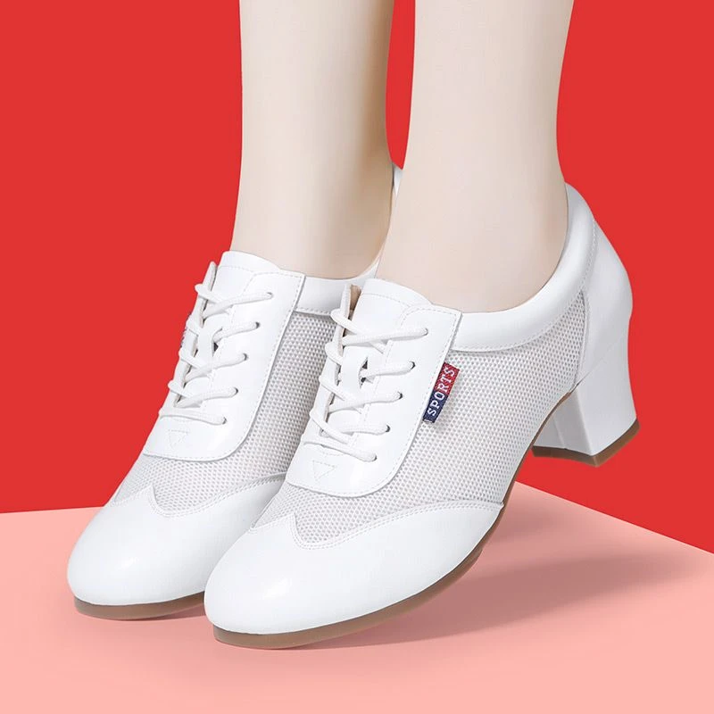 夏季女士广场舞鞋白色透气真皮软底成人室外交谊摩登舞蹈鞋中老年