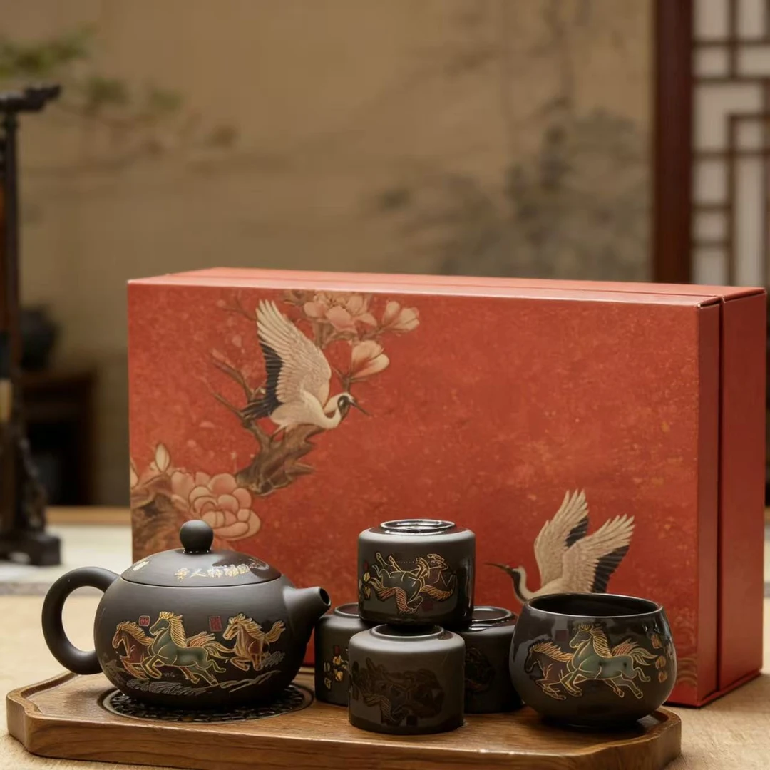 马到成功紫砂壶+4客杯+主人杯+盘+礼盒-0090