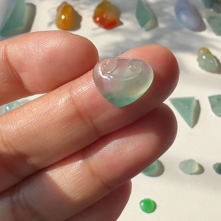 定制翡翠未镶嵌如意