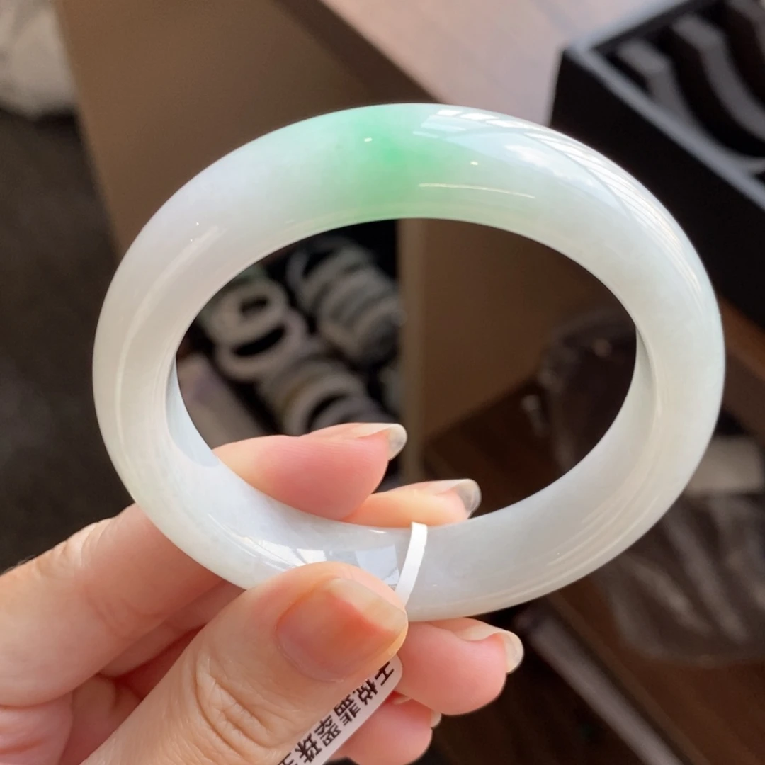 翡翠手镯未镶嵌白底青53.5