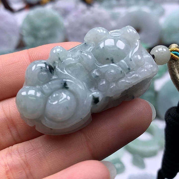 翡翠未镶嵌颈饰貔貅福利福利