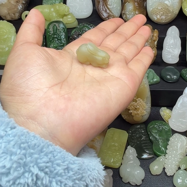 和田玉未镶嵌颈饰