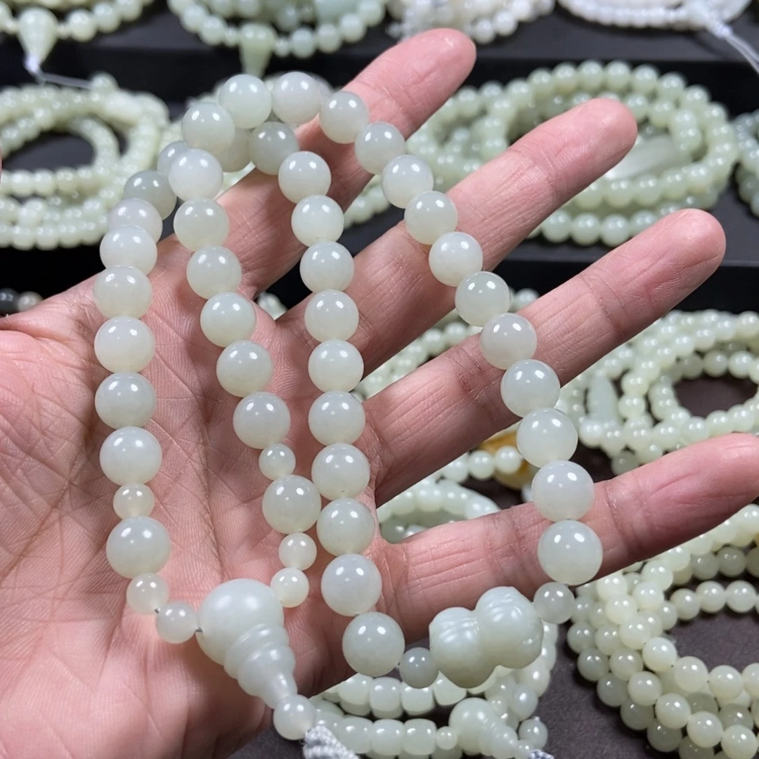 和田玉未镶嵌把件