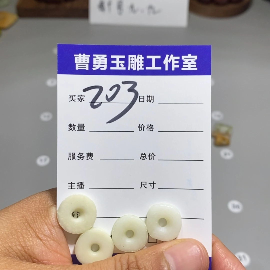 蛇纹石玉未镶嵌颈饰宾*