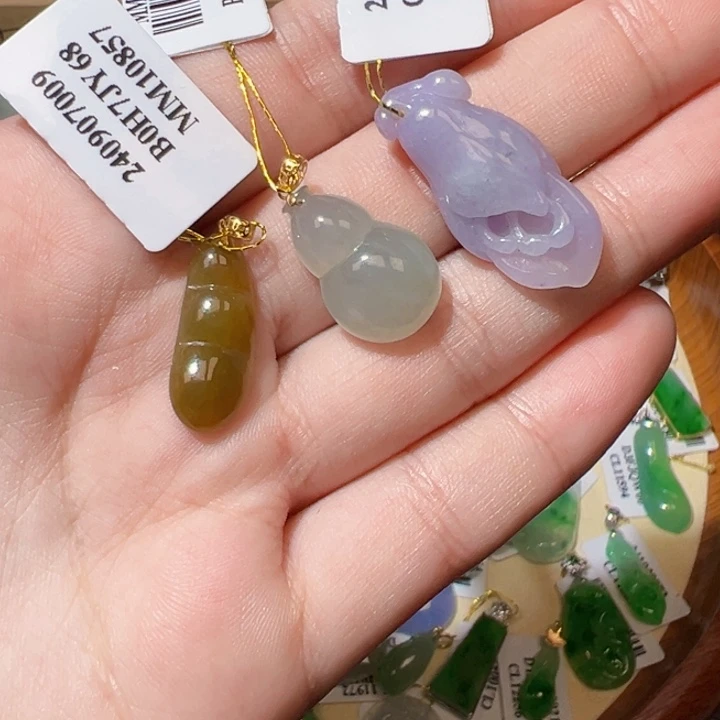 翡翠颈饰18K金镶嵌他**影翡翠