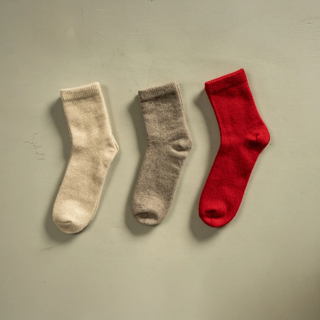 标准版型山羊绒针织袜