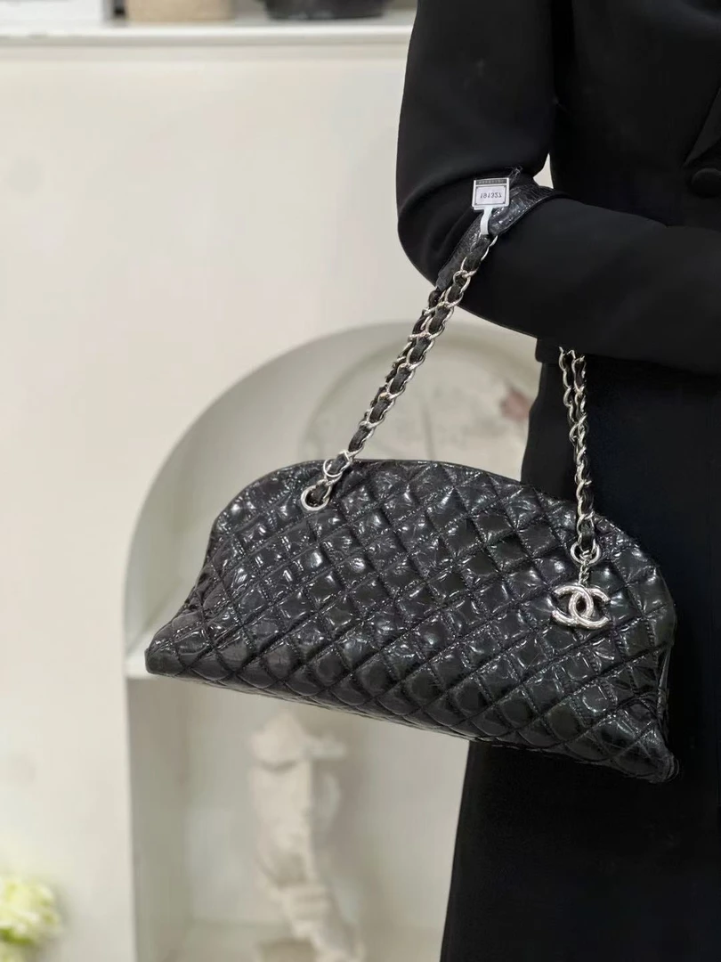 95新 Chanel/香奈儿 香奈儿油蜡皮黑银保龄球包/优选