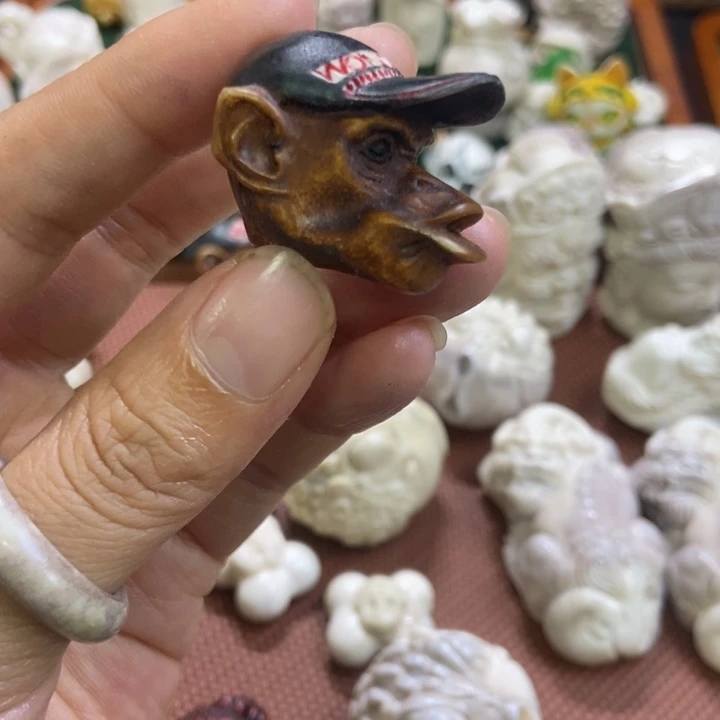 配饰鹿角雕刻一个出