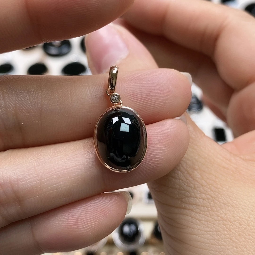 翡翠18K金镶嵌颈饰