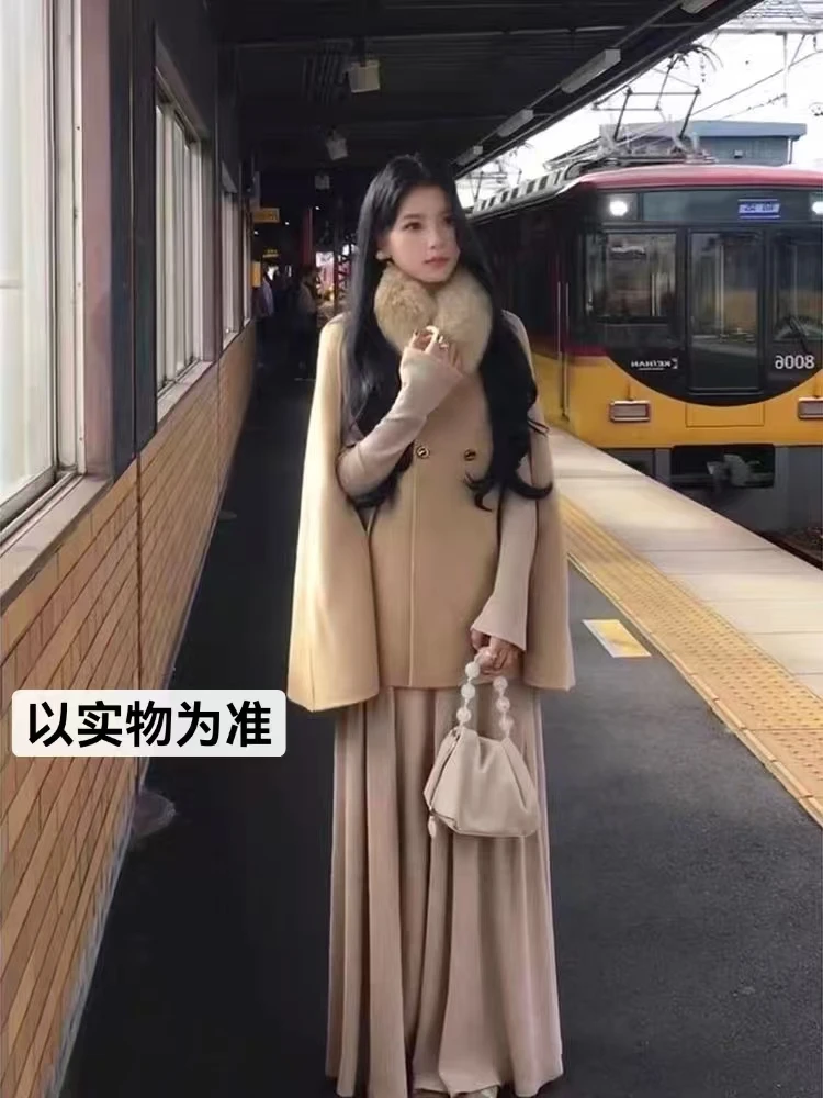 胖妹妹斗篷毛呢外套女秋冬短款连衣裙毛领两件套2171