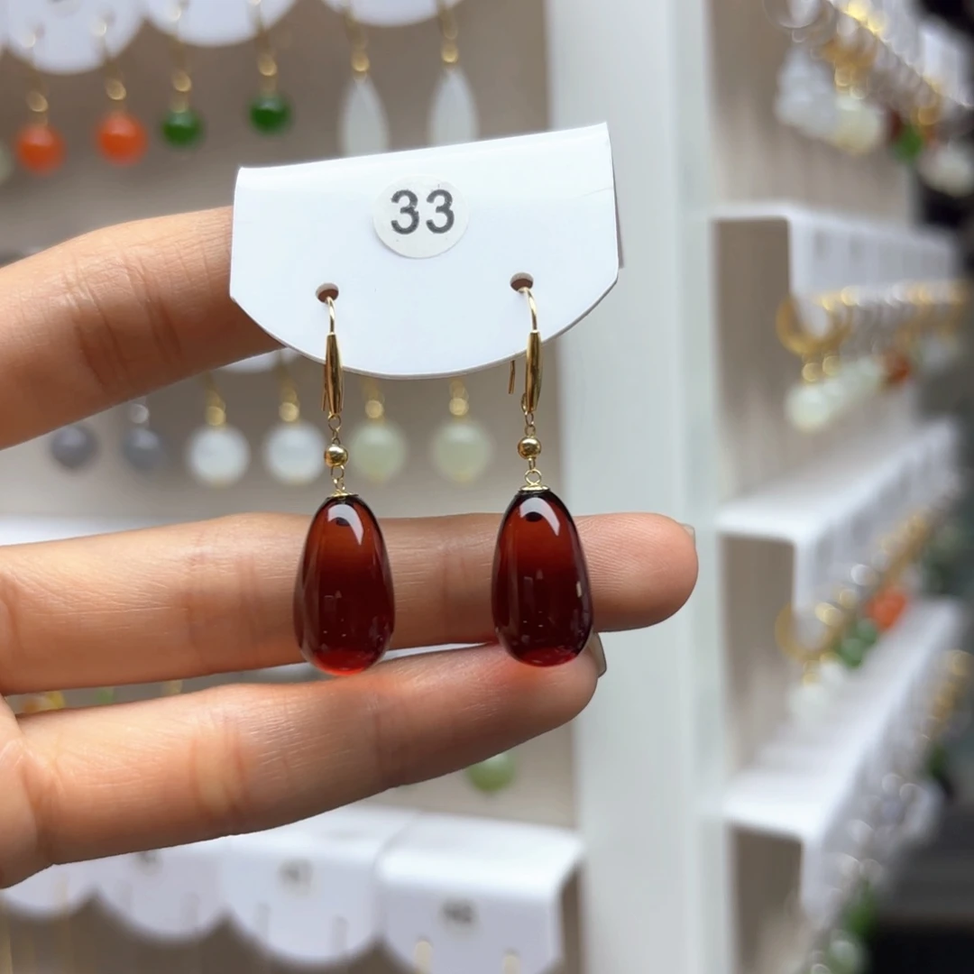 18K金镶嵌血珀耳饰