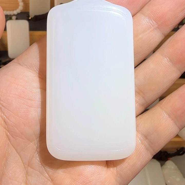 朱***林和田玉未镶嵌颈饰