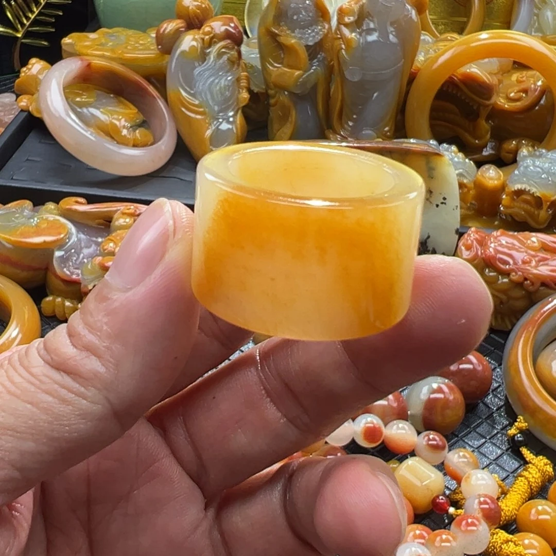 石英质玉未镶嵌颈饰