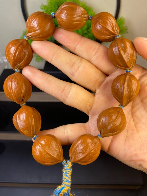 橄榄核雕工艺2.3老树铁鸡血红手持