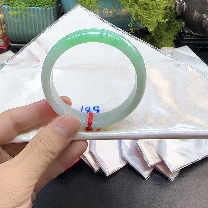 翡翠未镶嵌手镯翡翠手镯