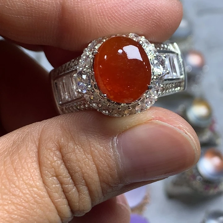 瑶***℡翡翠未镶嵌戒指铜托，卖裸石，需要二次镶嵌