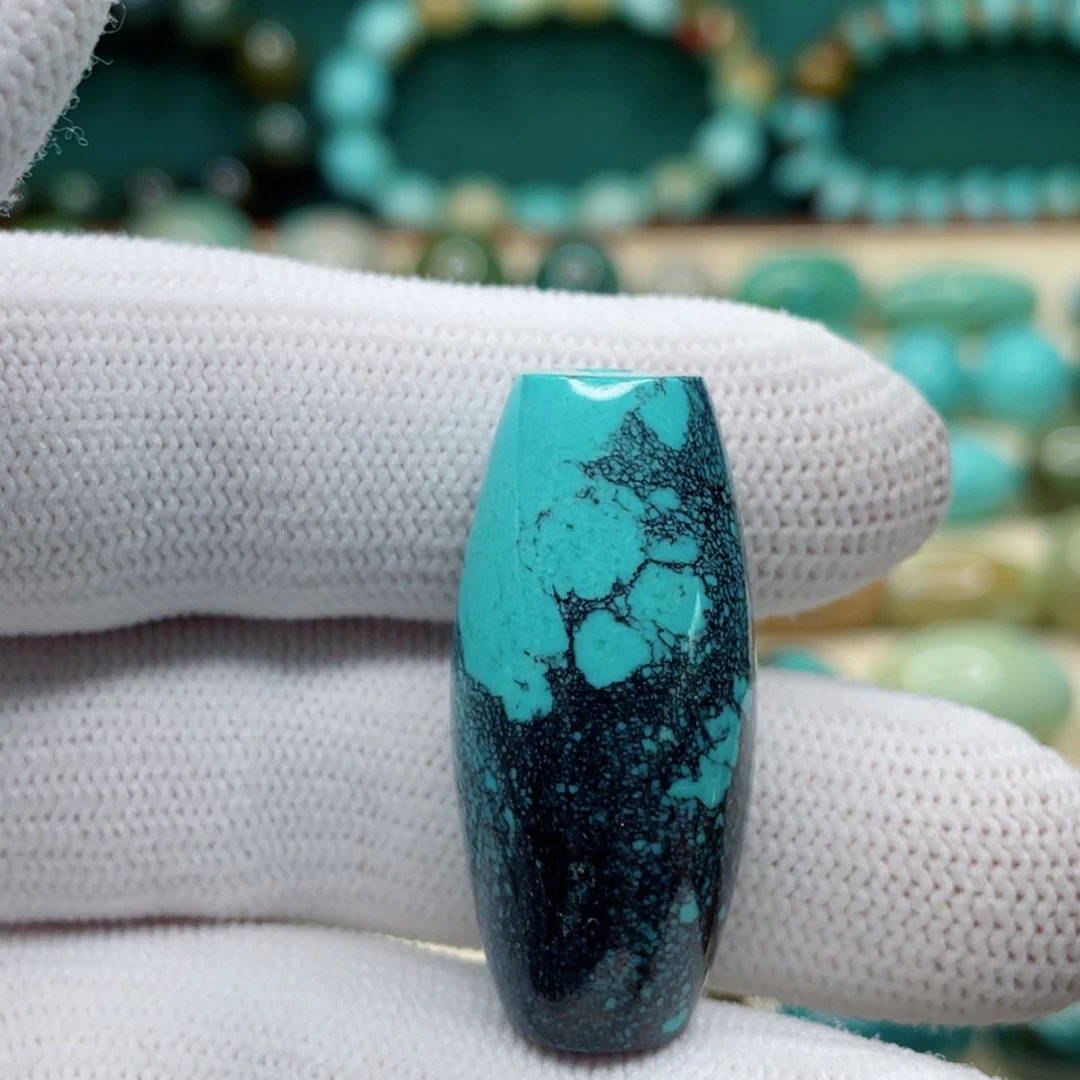 绿松石未镶嵌颈饰