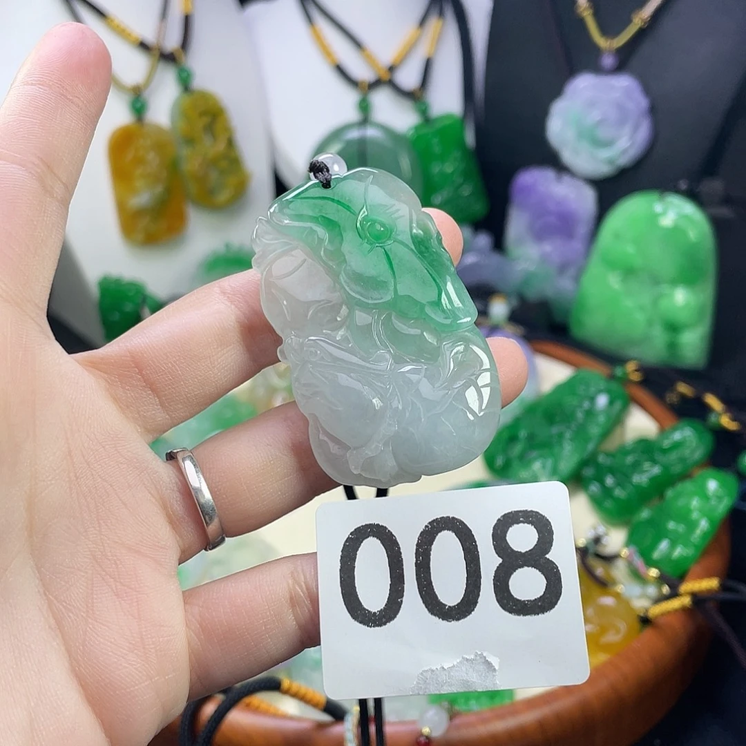 翡翠未镶嵌吊坠(赠链)