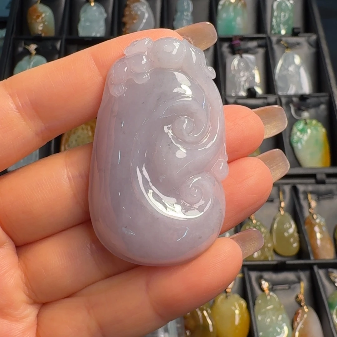 翡翠未镶嵌颈饰如意