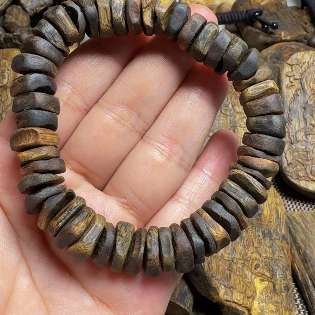 杀***狼沉香沉香碎屑红金倪包头随型沉水单圈18克