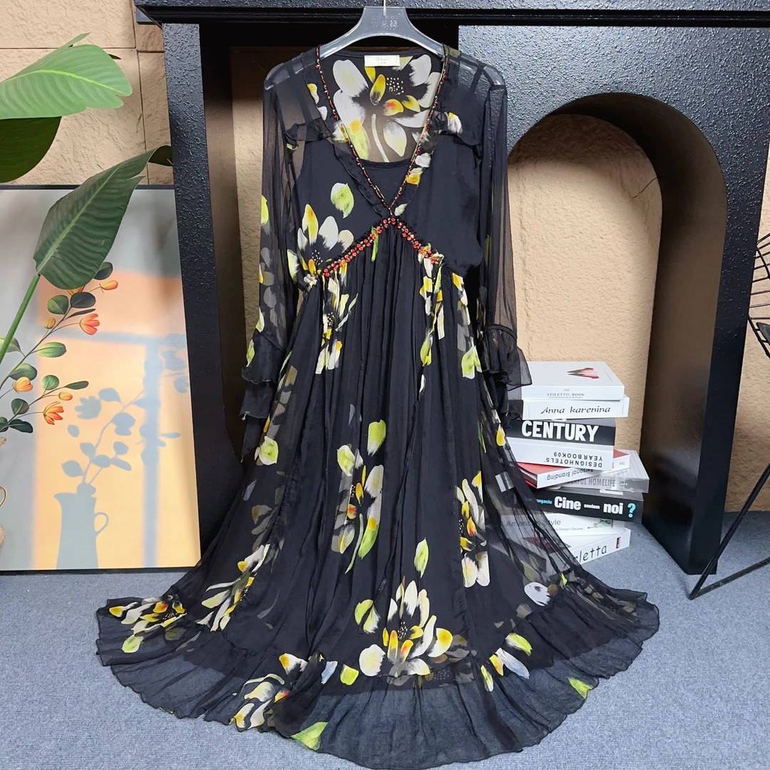 2025年春季新款重工钉珠拼接印花真丝连衣裙女宽松收腰桑蚕丝长裙