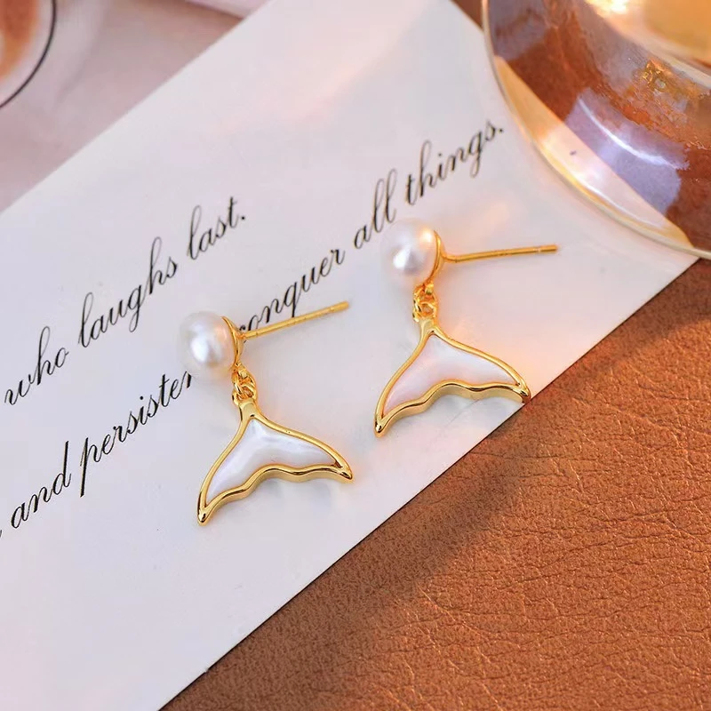 铜合金合成锆石耳饰 a132---气质鱼尾耳钉小众设计轻奢简约百搭