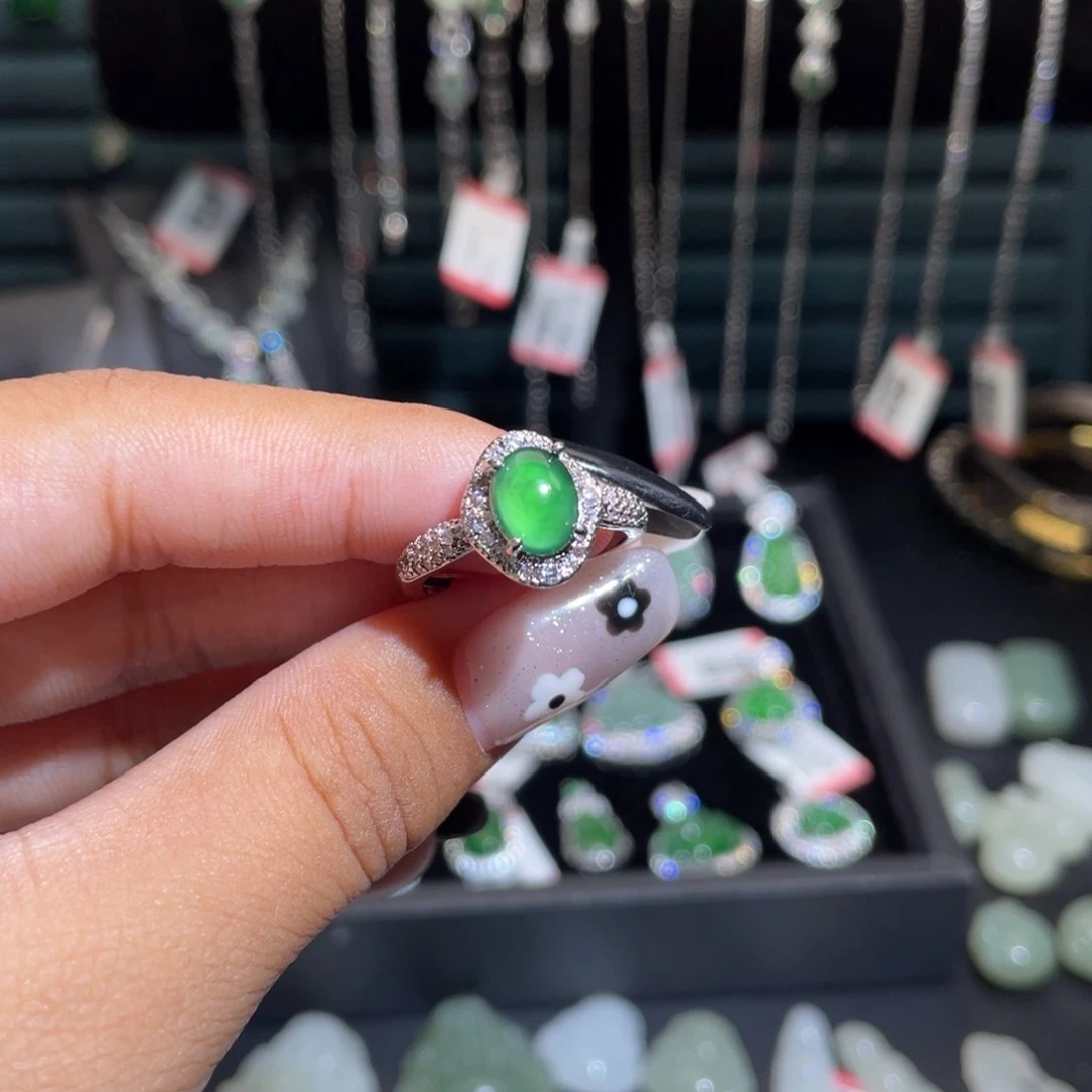 未镶嵌戒指翡翠戒指