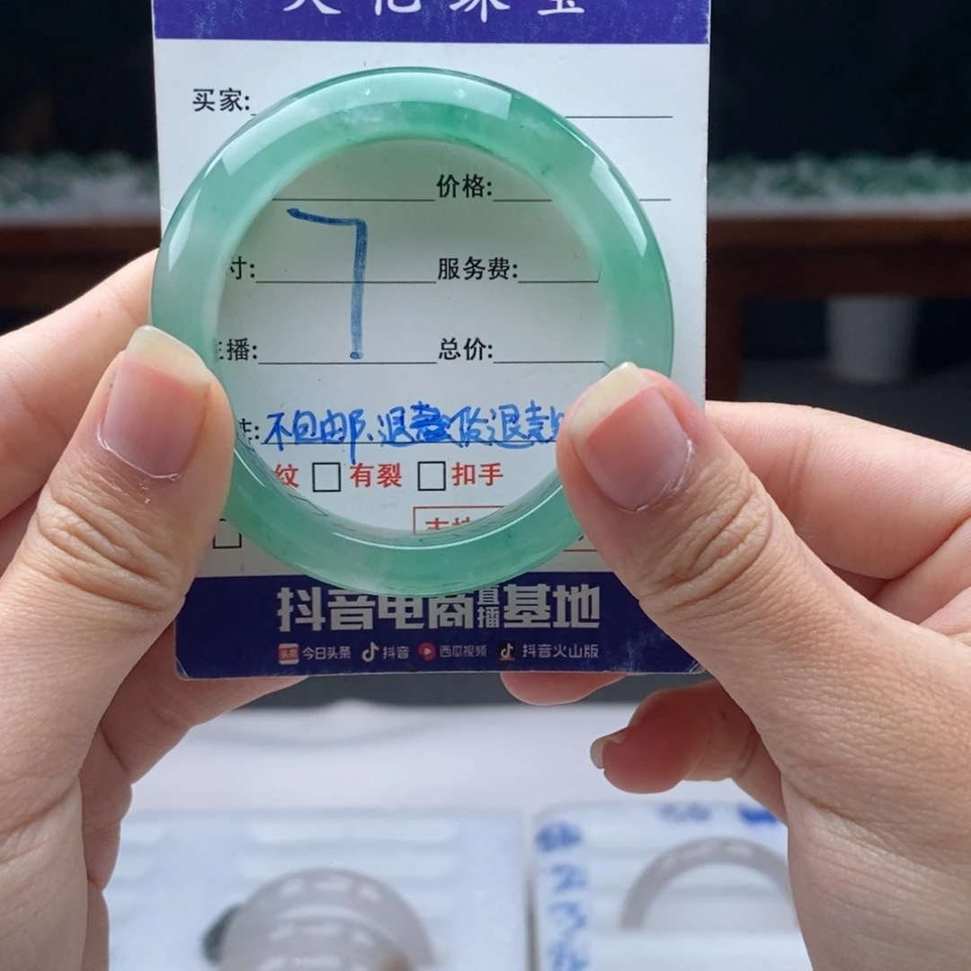 未镶嵌手镯石英质玉