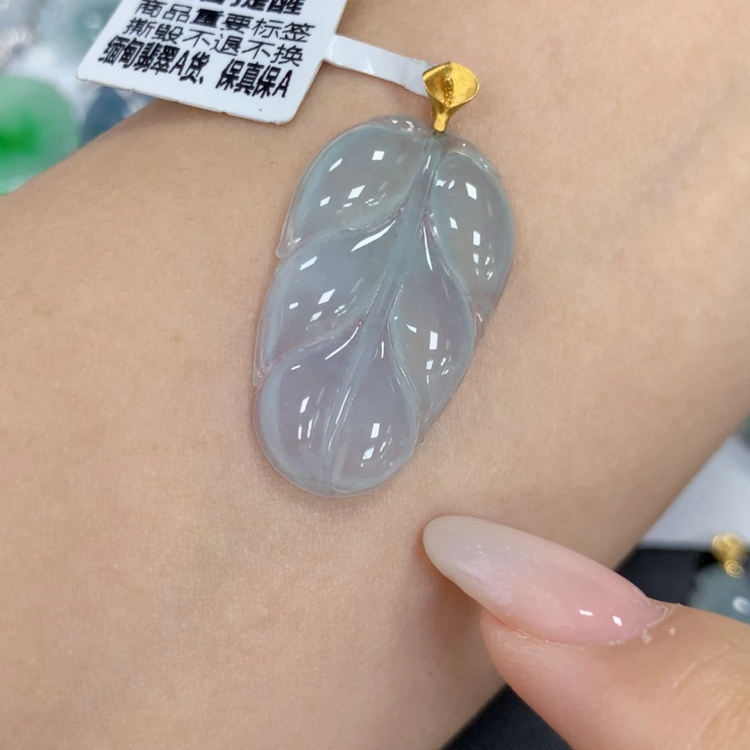 颈饰18K金镶嵌翡翠