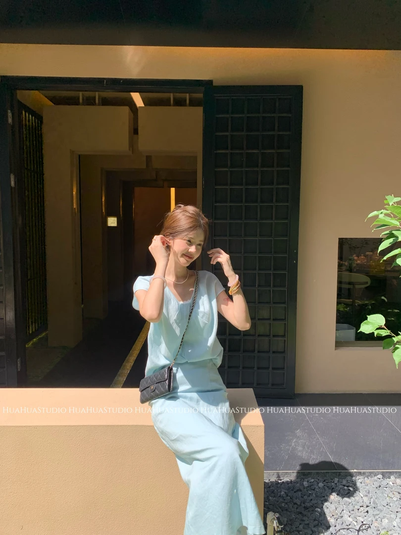 【花花】冰晶蓝~韩国东大门V领捏褶飞飞袖百搭气质显瘦背心衬衫