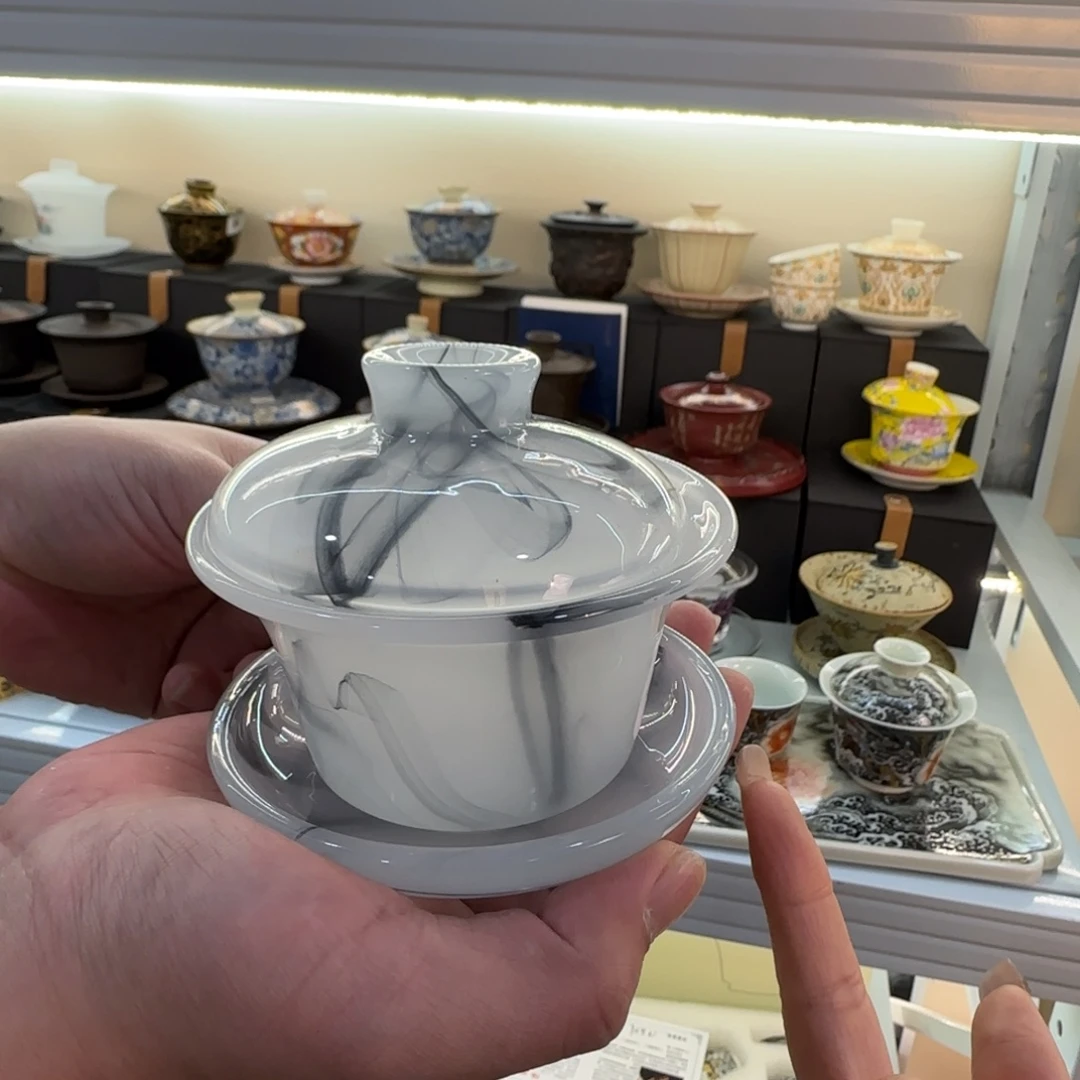 我亲戚在我家里吃饭