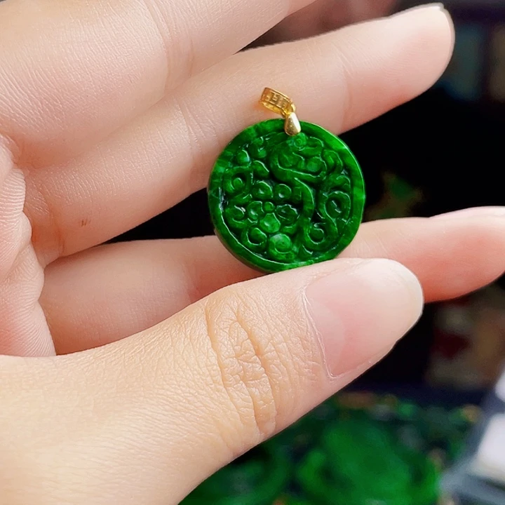 翡翠18K金镶嵌颈饰多样性