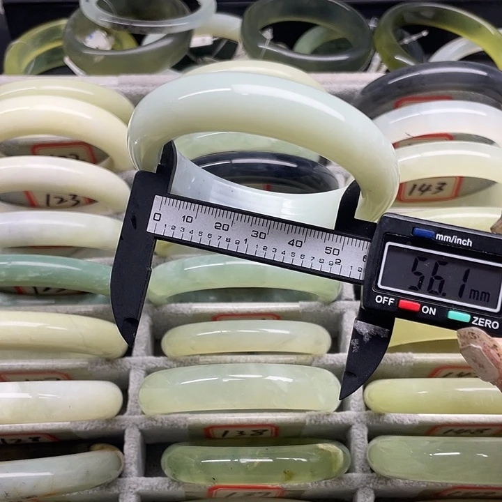 蛇纹石玉未镶嵌手镯157