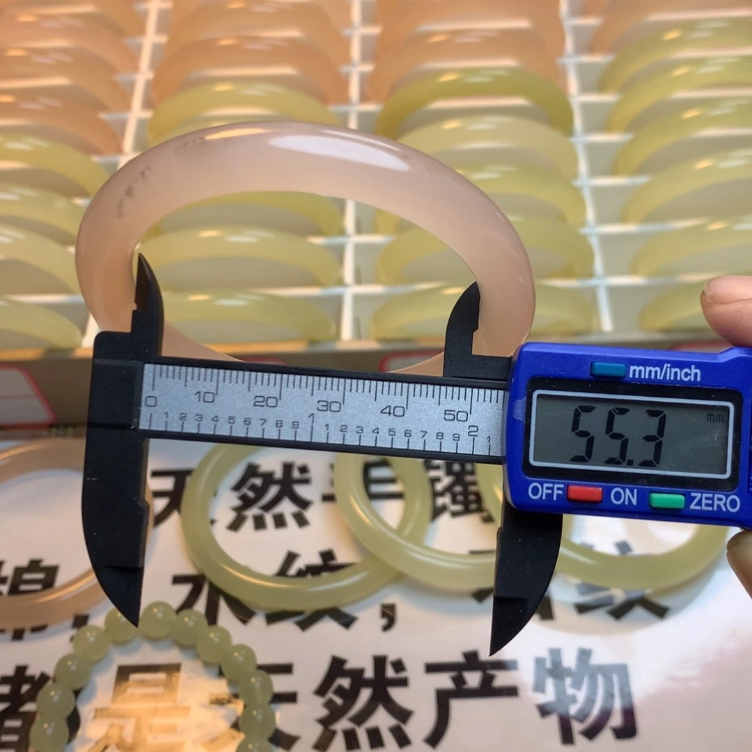 未镶嵌手镯石英质玉一**光