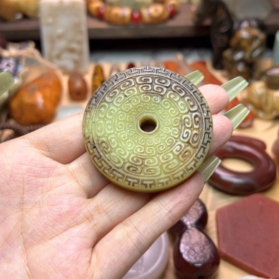 蛇纹石玉未镶嵌颈饰