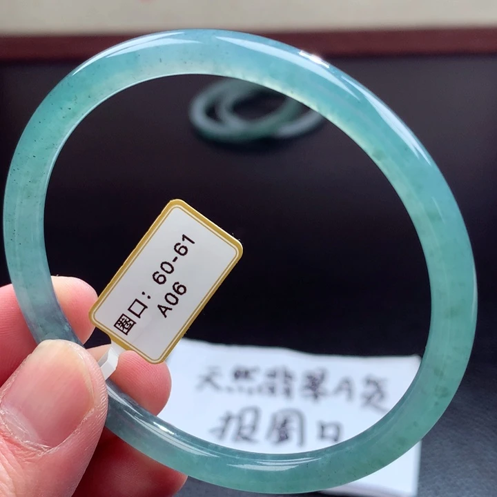 翡翠未镶嵌手镯翡翠手镯13