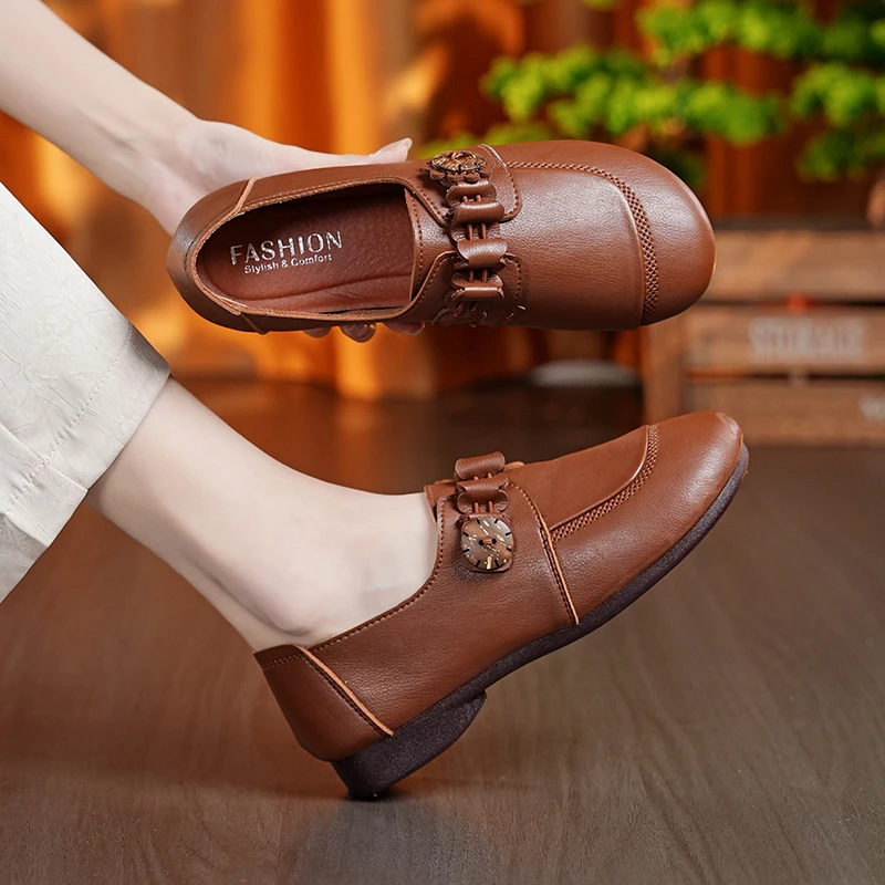 妈妈鞋软底防滑洋气单鞋高档中老年软皮鞋春秋气质平底鞋久站不累