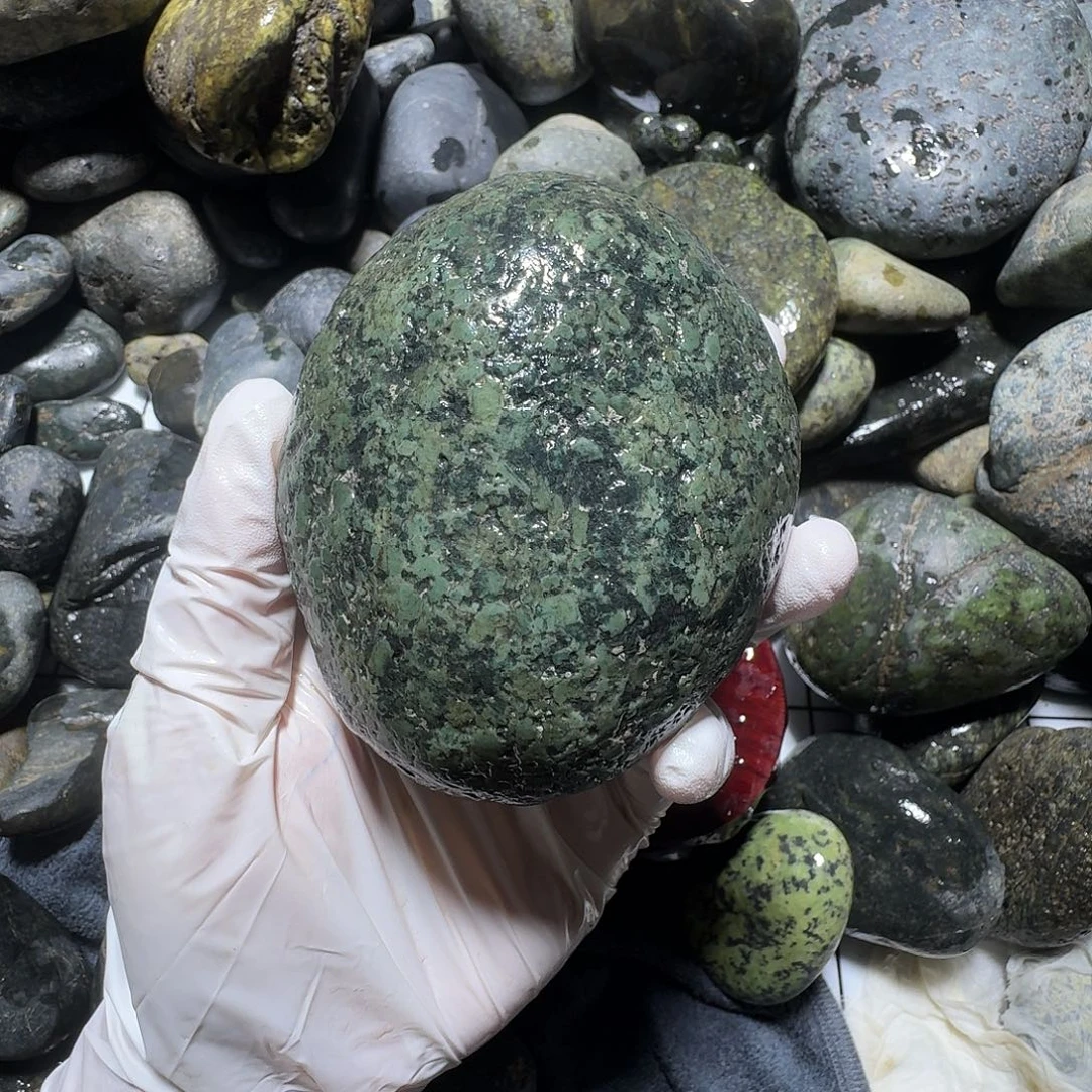 君***辉蛇纹石玉未镶嵌西藏藏玉药王石