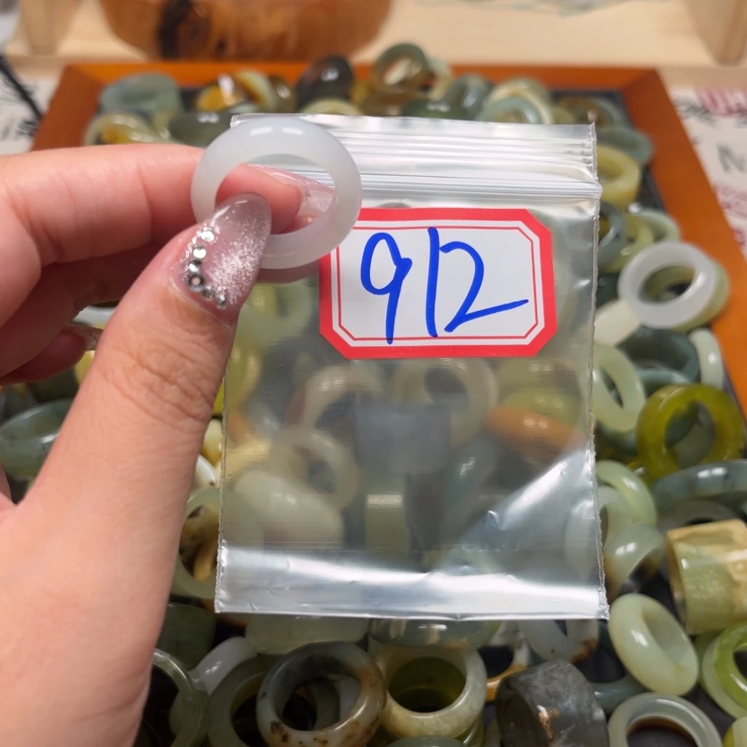 有***多蛇纹石玉未镶嵌珠宝奇石