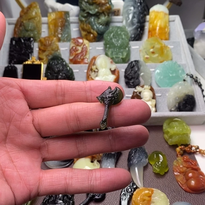 蛇纹石玉颈饰未镶嵌刹*