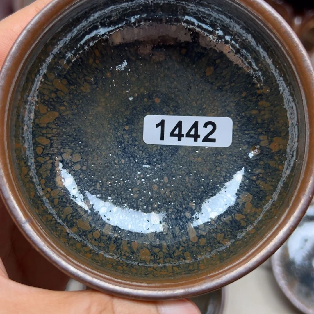 茶盏@**?在你面前装你没良心