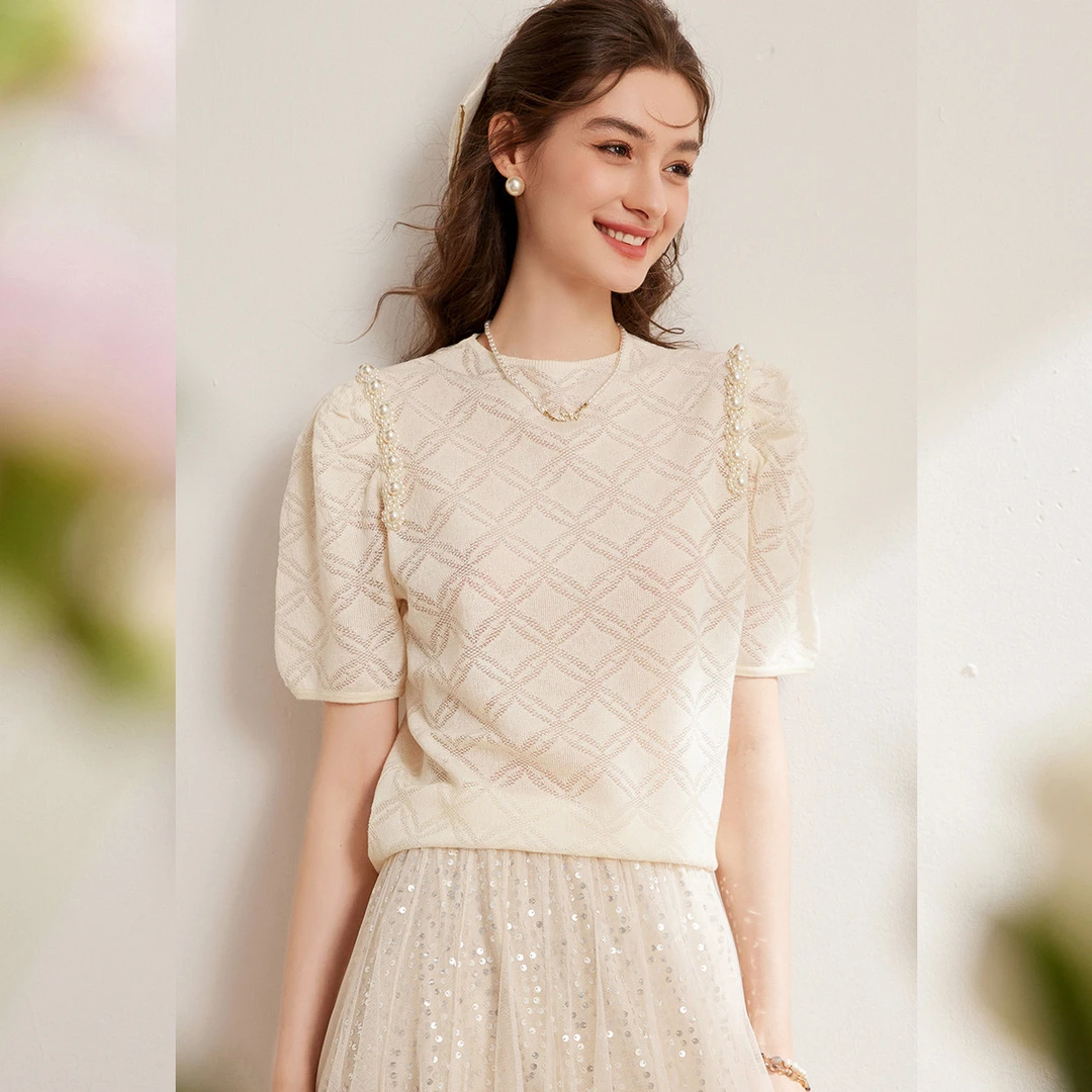 【黄蓉推荐】&白鹿语25春时尚温柔气质小高领钉珠针织衫BY20131