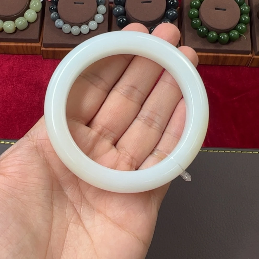 艾***亚和田玉未镶嵌手镯白玉56圈口