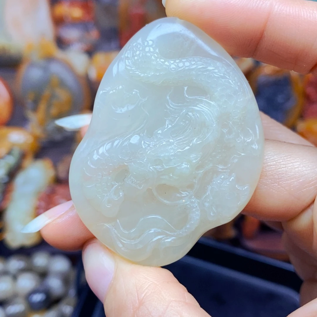 石英质玉（黄龙玉）未镶嵌颈饰