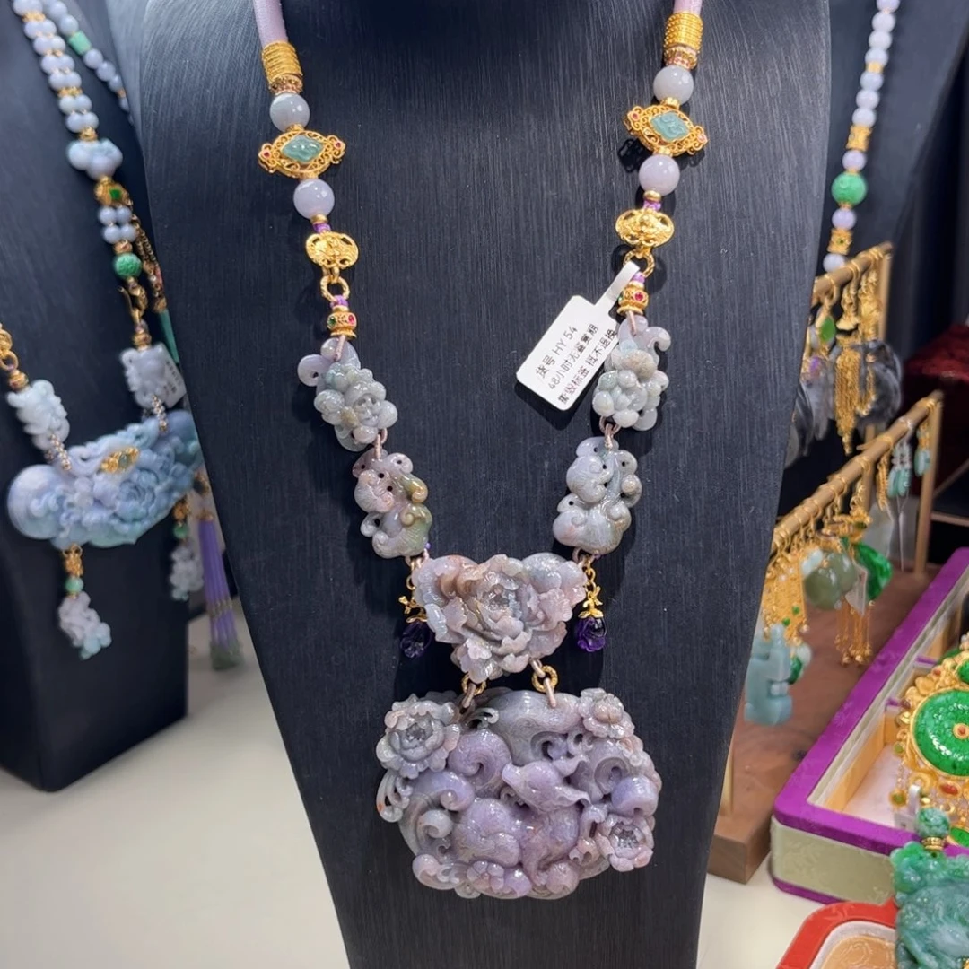 【闪购商品】翡翠吊坠(赠链)未镶嵌九尾