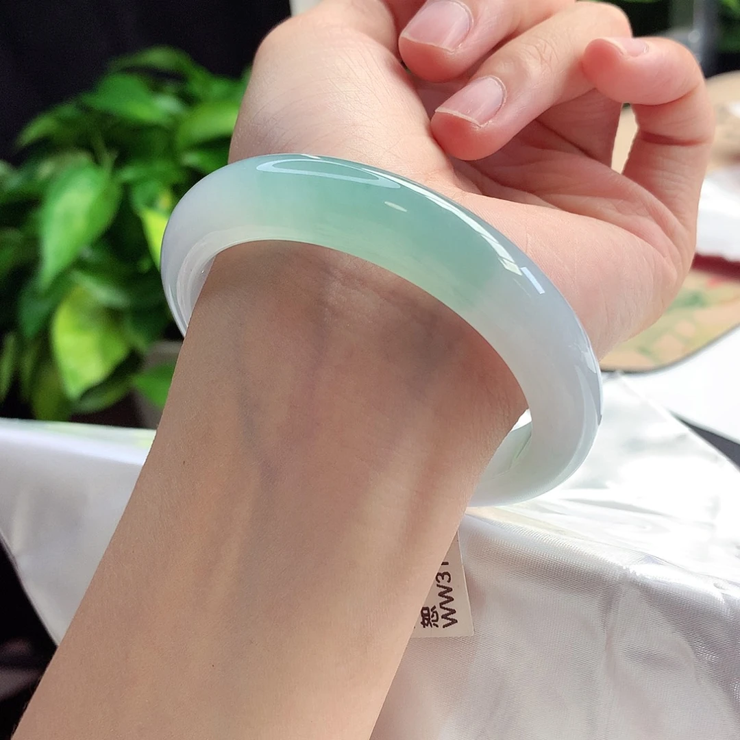 未镶嵌手镯翡翠57圈口白底荔枝冻带一抹孔雀绿15号