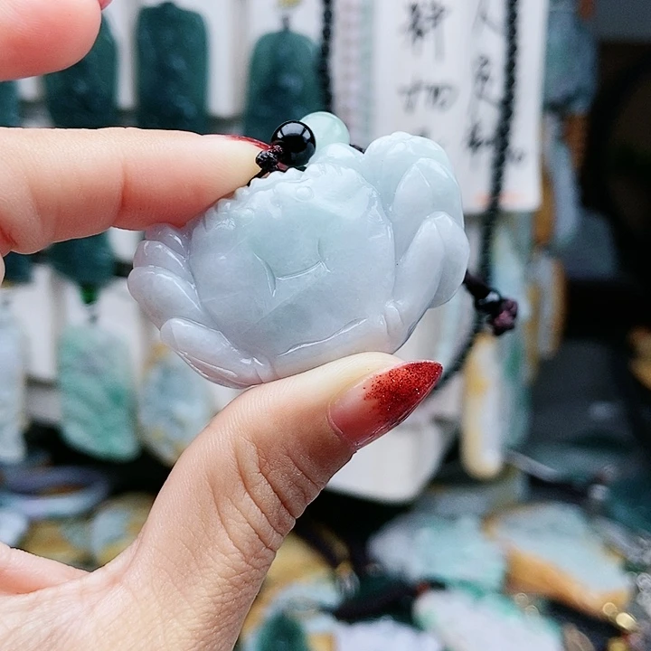 颈饰足铂镶嵌翡翠翡翠