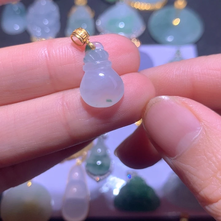 翡翠颈饰18K金镶嵌翡翠