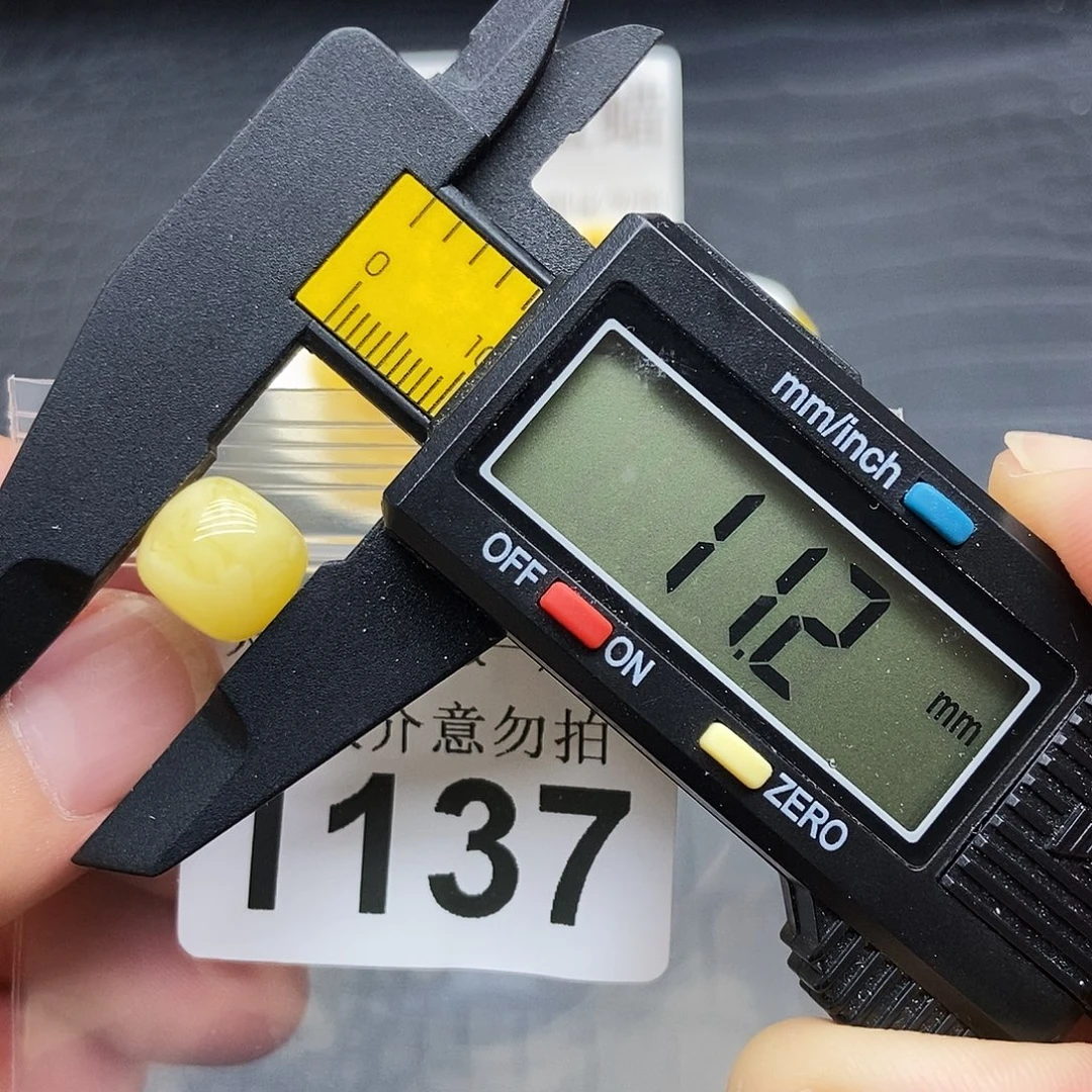 琥珀未镶嵌珠宝奇石1137