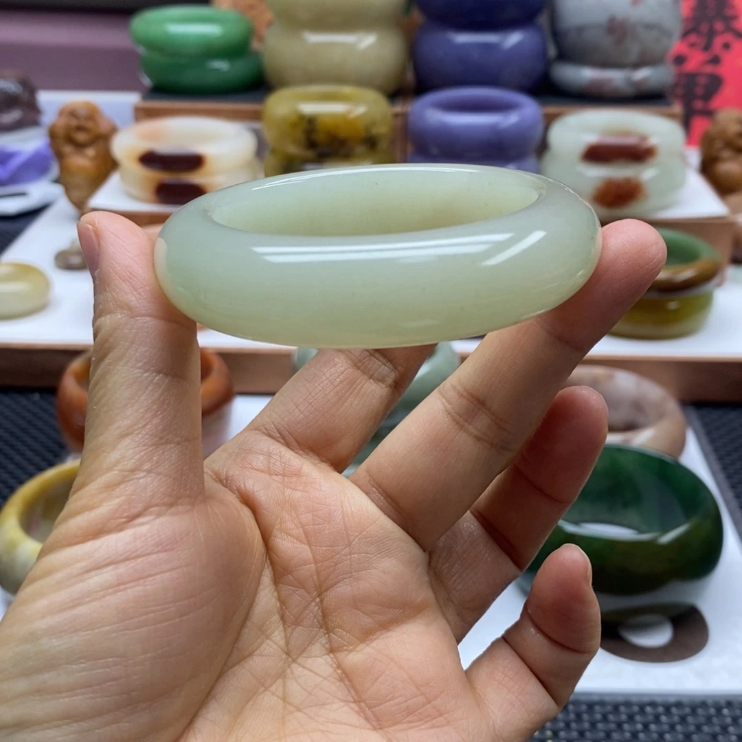石英岩玉未镶嵌手镯